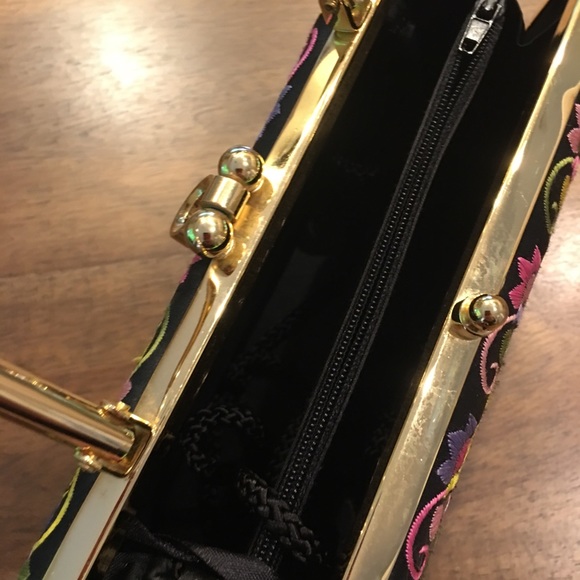 Hard shell small handbag with floral embroidery - Picture 4 of 4